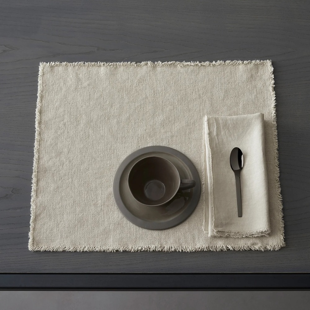 LINGE PARTICULIER LOOSE TABLE-MAT
100% LINEN
IN Color WALNUT made in FRANCE